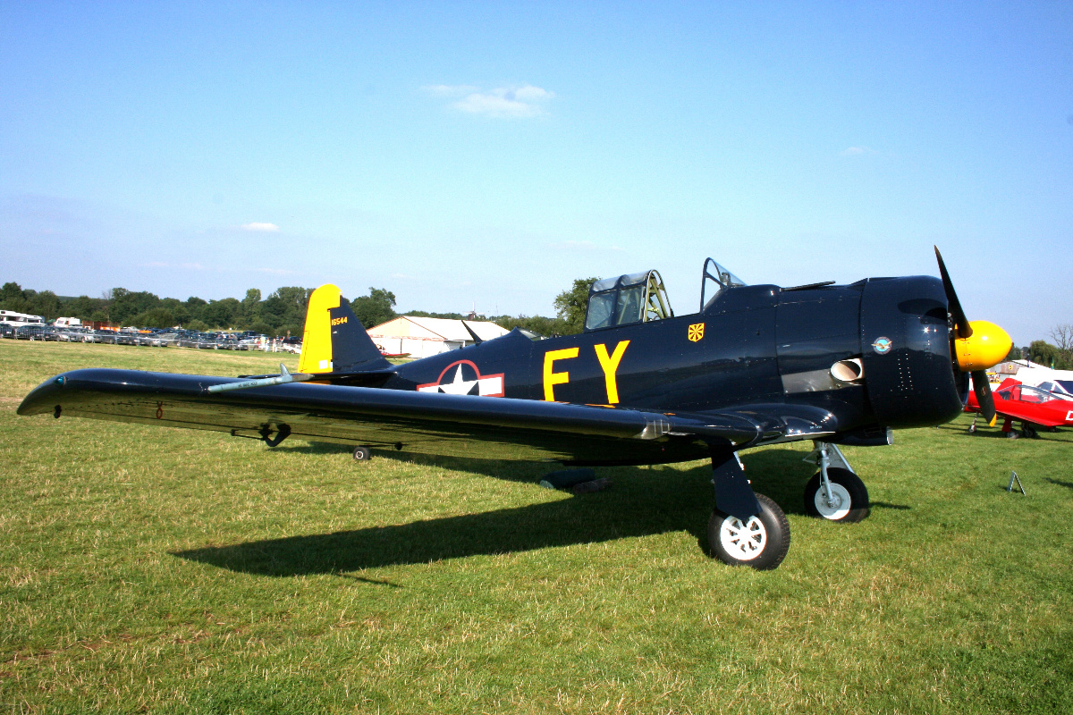 North American T6 Harvard und Super Six